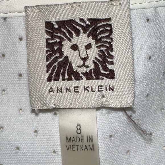 Bright white eyelet top in size 8 Anne Klein - Picture 2 of 8